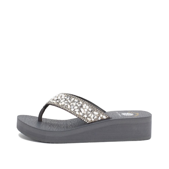 Yellow box Lilla Wedge Sandal color gray medium width - Picture 2 of 5